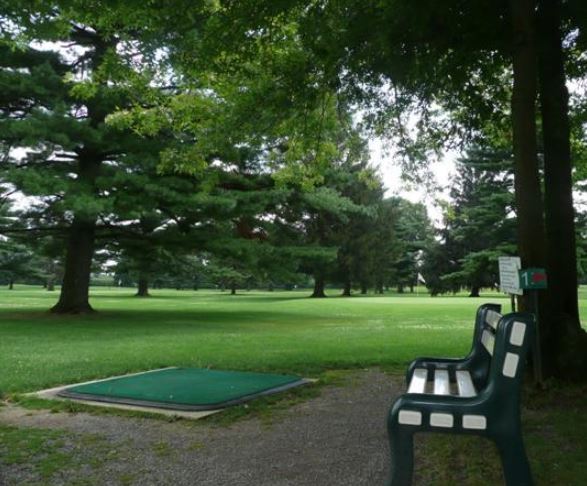 Golf Course Photo, Evergreen Golf Course, Pitch And Putt, Manheim, 17545 