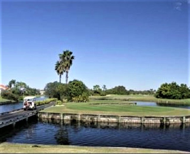 Pelican Pointe Golf & Country Club